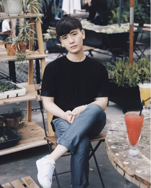 Sau thời gian im hơi lặng tiếng để chú tâm vào học hành, Nguyễn Đình Quang bất ngờ được nhiều người chú ý tới khi dân mạng Thái Lan cập nhật được những thông tin về anh bạn người Tày này.