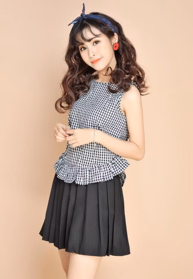Theo chia sẻ của chính Phương Dung thì nghề người mẫu ảnh đến với cô nàng khá tình cờ khi cô được bạn bè rủ đi chụp ảnh chung và vô tình lọt vào tầm ngắm của các nhiếp ảnh gia có tiếng tại Sài thành.