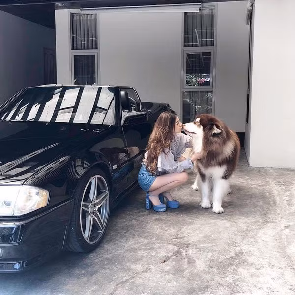 Siêu xe yêu thích nhất của Varenithi Bubee Kanpaibool là Porsche Boxster - món quà đặc biệt mà cha cô đã tặng nhân dịp cô tốt nghiệp hạng xuất sắc ở Anh.