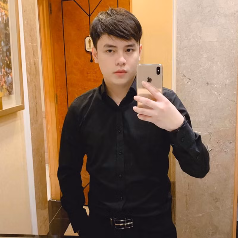 Soi xét lý lịch của Anh Thắng, anh chàng này được VFF tuyển chọn vào tháng 9 năm 2019 khi U22 Việt Nam ở PVF tập luyện chuẩn bị cho SEA Games 30. Trong thời gian tới, anh sẽ là trợ lý HLV Park Hang-seo chinh phục giải U23 Châu Á.
