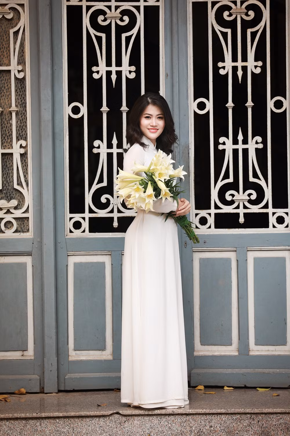 Tháng 4 được mệnh danh là tháng của loài hoa loa kèn, cũng trong thời gian này rất nhiều chị em phụ nữ đã tranh thủ để có những bức ảnh khoe vẻ đẹp tinh khôi, trong trắng của mình bên loài hoa đã từng nhiều lần đi vào thi ca.
