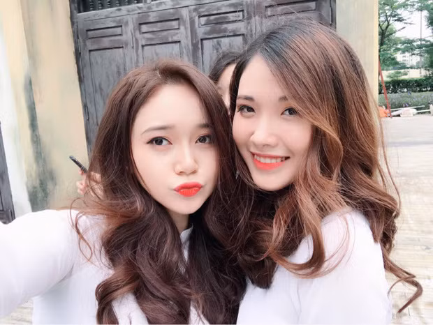 Dù có khiêm tốn trong câu trả lời của mình nhưng ai nấy đều phải công nhận rằng, cả 5 nữ sinh trên đều thuộc hàng sắc nước hương trời.