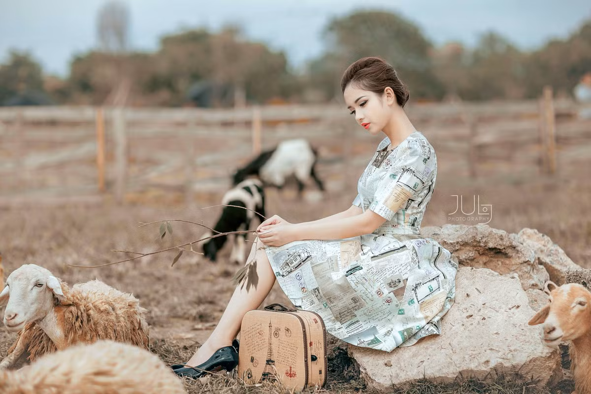 Với thông tin cô nàng hot girl Ánh Trương - âm thầm lên đường theo chồng bỏ cuộc chơi chắc chắn sẽ khiến một bộ phận không nhỏ những người yêu mến cô nàng này sẽ buồn nhưng hơn tất cả mọi người vẫn gửi lời chúc hạnh phúc tốt đẹp nhất dành cho người đẹp xứ Tuyên. Ảnh sử dụng trong bài: Facebook nhân vật.
