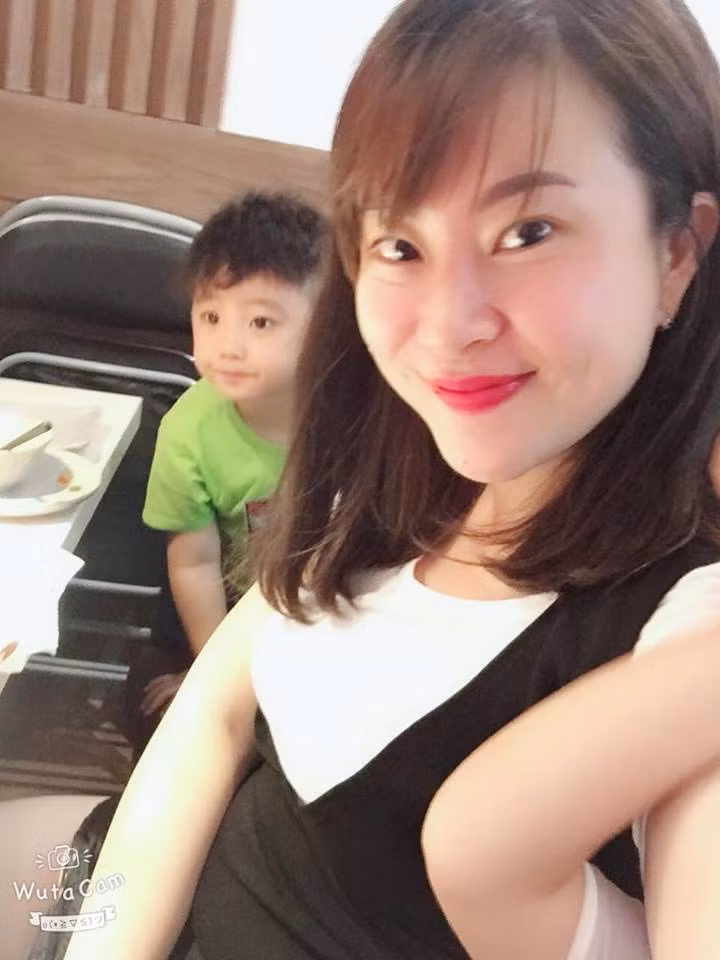 Khuôn mặt núng nính ngày nào đã biến mất và thành v-line thời thượng.
