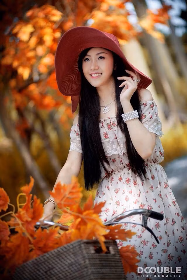 Diệu Anh sinh năm 1995 hiện đang theo học ngành tiếng Trung tại Cao đẳng Sư phạm Hà Nội.