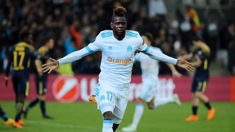 Sau tất cả, bến đỗ tiếp theo của Balotelli đã dần được xác định, đó là Fiorentina. La Viola đang cần tìm kiếm 1 cái tên để thay thế cho Giovanni Simeone, người đang chuẩn bị rời Artemio Franchi.