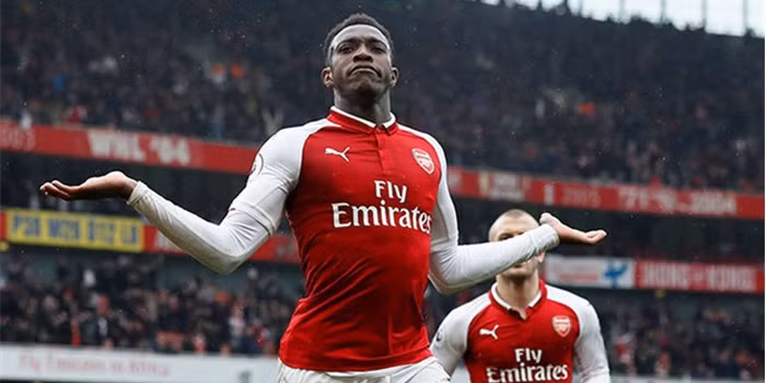 Welbeck đang có phong độ tốt nhưng Arsenal chưa có bất kỳ động thái cho thấy sẽ gia hạn mặc dù tiền đạo người Anh chỉ còn hợp đồng đến hết mùa giải này.