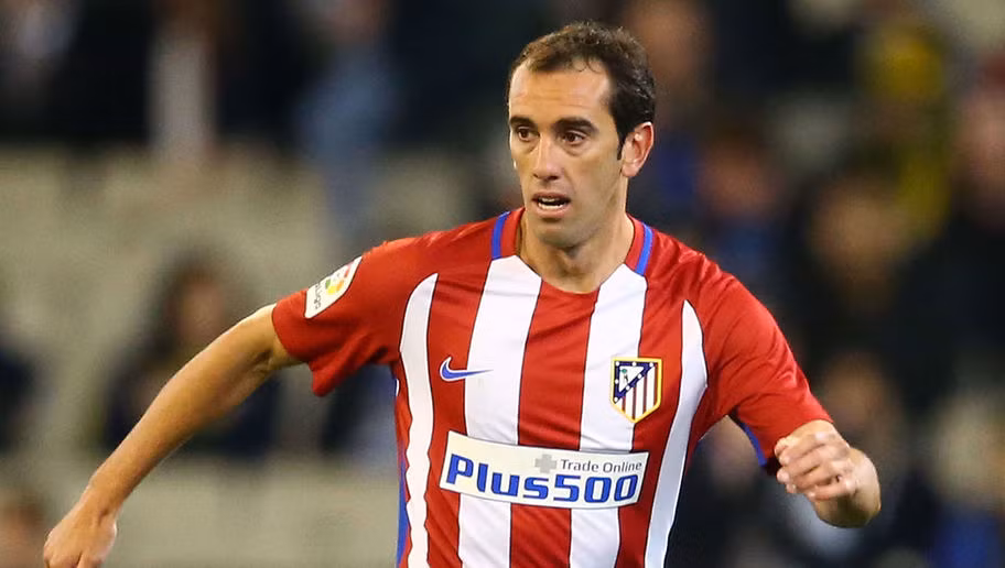 Dưới sự thống lĩnh của Diego Godin, Atletico Madrid thăng hoa với hàng thủ trứ danh, 2 lần vào chung kết Champions League chỉ trong 3 năm. Giá trị của tuyển thủ người Uruguay này vì thế cũng tăng vọt và chạm mốc 40 triệu euro như hiện nay