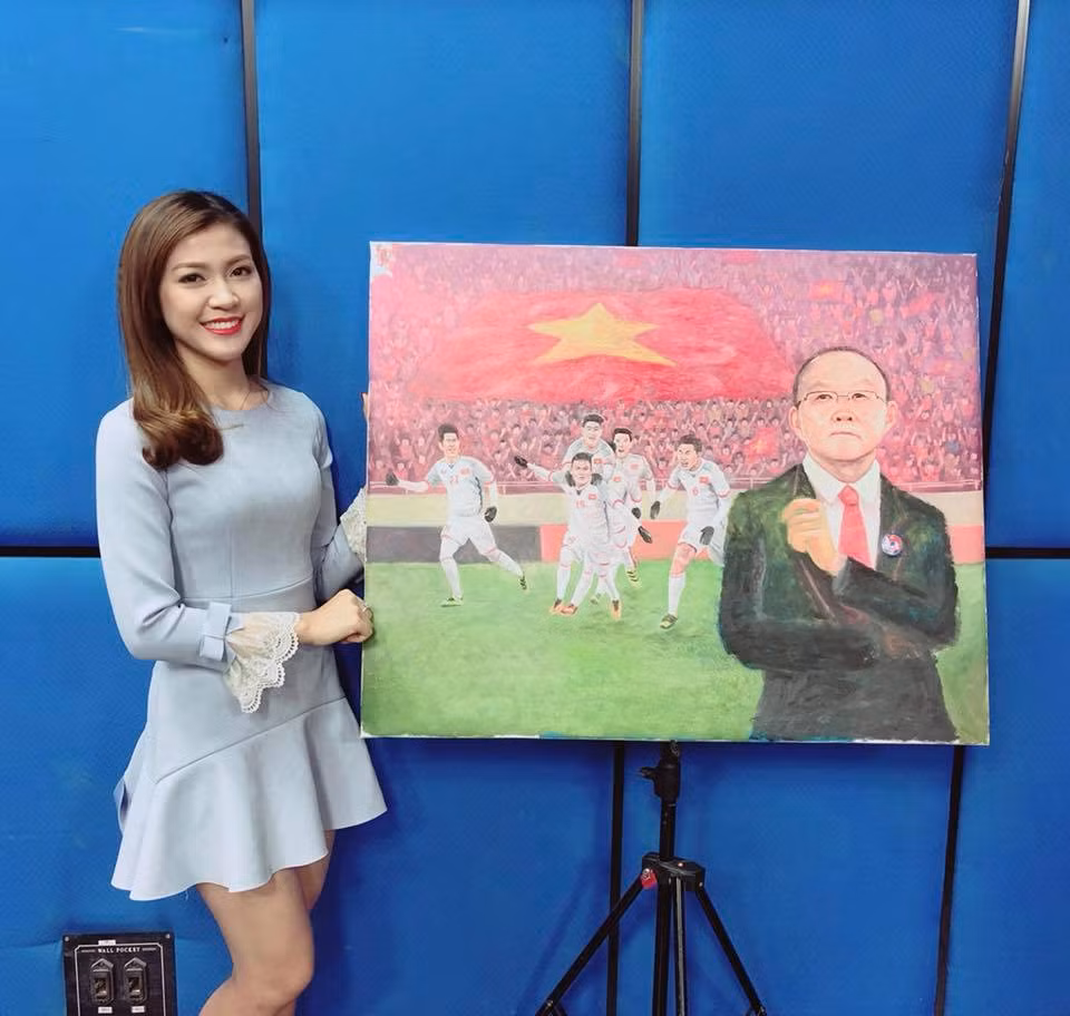 Thu Hằng sở hữu sở hữu nhan sắc sánh ngang các hoa hậu. Hiện cô là một trong những mỹ nhân nổi bật của kênh truyền hình K+, chuyên dẫn các chương trình liên quan tới thể thao.