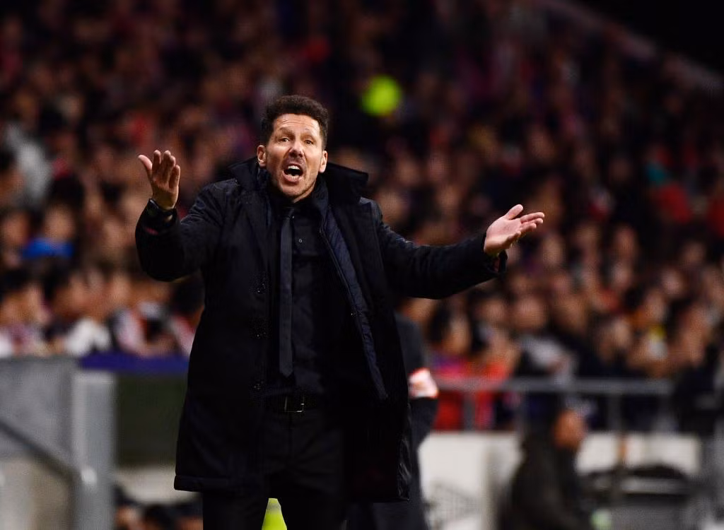 Tờ Times cho biết, ông chủ Abramovich chọn Diego Simeone là mục tiêu số 1 thay thế. Dù vậy, tờ Times tuyên bố, nếu là M.U ngỏ lời thì Simeone sẽ xem xét và có thể thay đổi ý định.