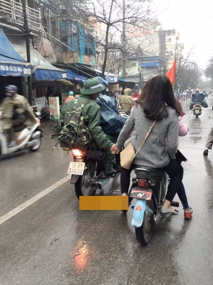 Ngày 23/2/2016, tại nhiều địa phương đã làm lễ trao quân nhập ngũ 2016. Đây là dịp nhiều chàng trai trẻ sẽ phải tạm xa người yêu, xa gia đình để thực hiện nghĩa vụ quân sự.