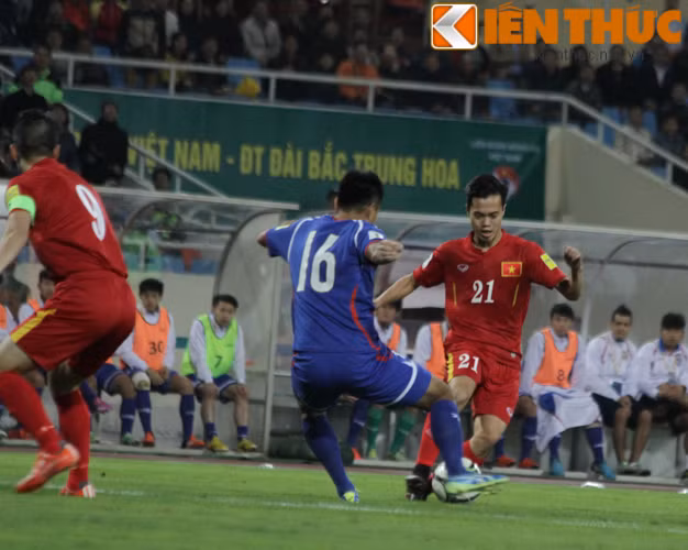 Cũng từ một tình huống phối hợp nhỏ đẹp mắt, ĐT Việt Nam có bàn thắng thứ hai nhờ công của Văn Toàn. Đây là pha ghi bàn khá đẹp mắt của cầu thủ đến từ CLB HAGL.