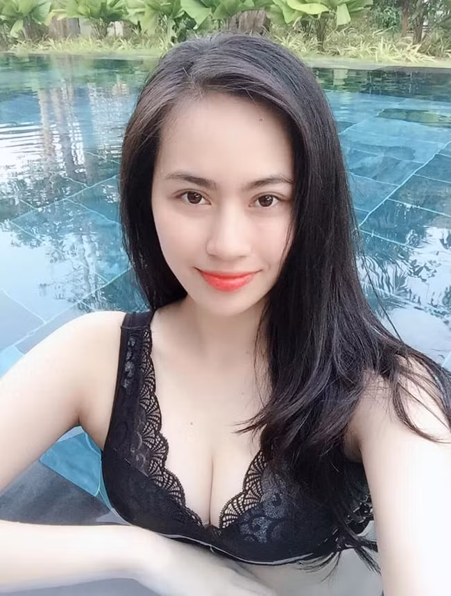 Sở hữu vòng nào ra vòng đấy, bạn gái Quang Hải nhanh chóng thu hút sự chú ý của CĐM.