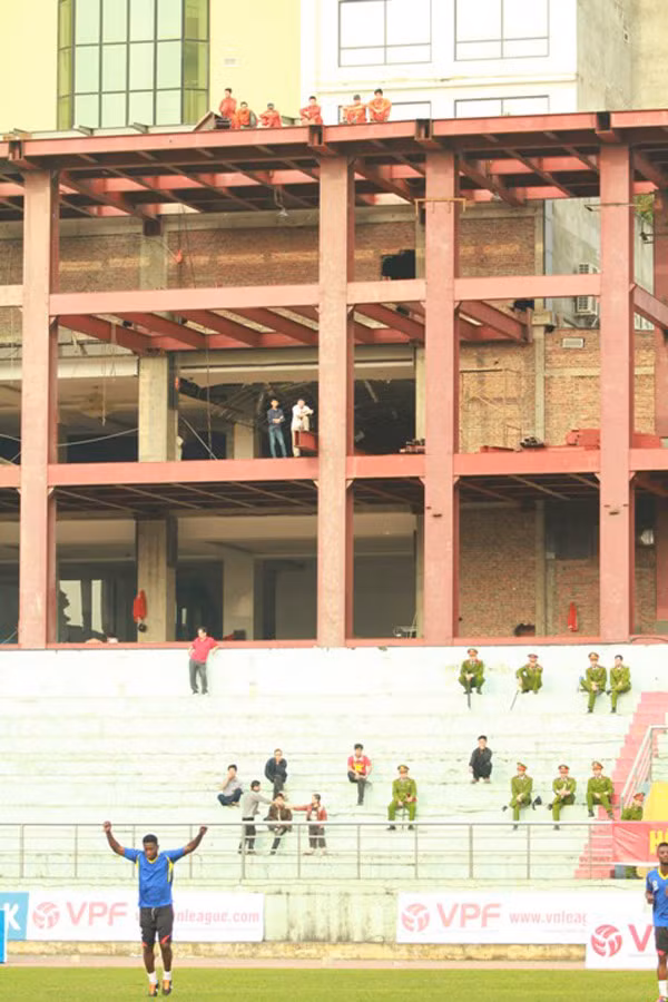 Những điểm cao của các khu nhà gần SVĐ là điểm xem bóng đá lý tưởng mà bất cứ CĐV Việt Nam nào cũng muốn thử.