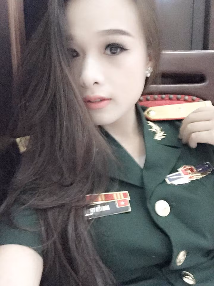 Ngày 6/12 vừa qua, trên diễn đàn hơn một triệu thành viên chia sẻ hình ảnh của Hằng, nhanh chóng thu hút gần 3.000 like (thích), hàng nghìn bình luận tích cực.