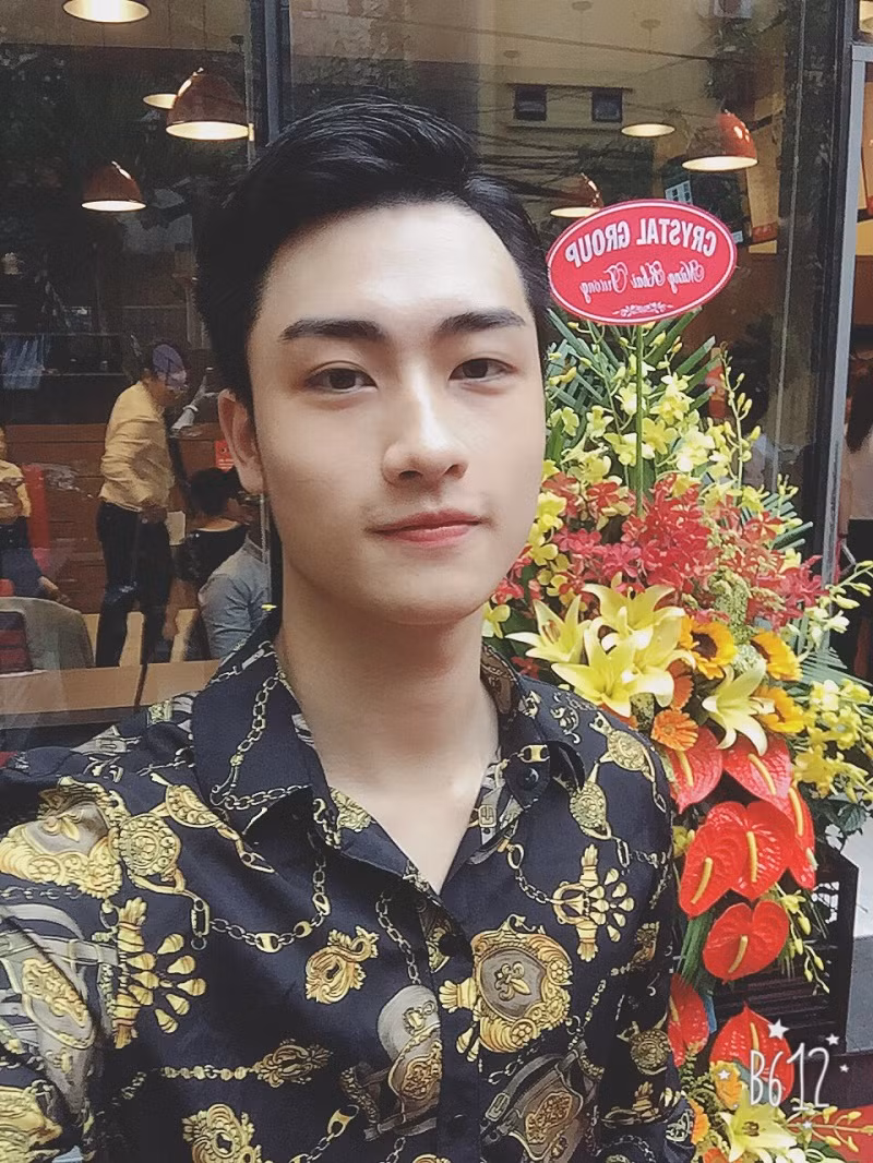 Anh chàng nam sinh này cũng nhận được khá nhiều lời mời làm mẫu ảnh và tham gia diễn xuất nhờ ngoại hình hút mắt của mình.