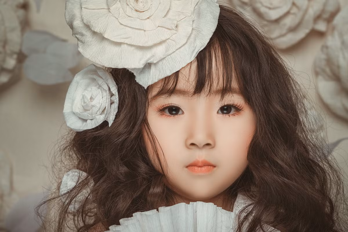 Bộ ảnh mới của cô bé tóc xù được đón nhận nhiệt tình từ cư dân mạng chỉ sau vài giờ đồng hồ chia sẻ trên mạng xã hội.