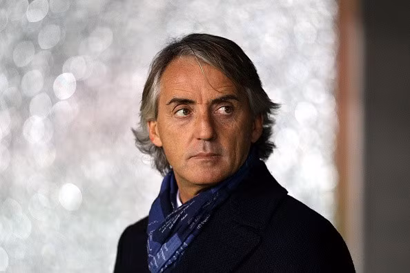 Nhờ 4 năm dẫn dắt Manchester City (2009-2013), Roberto Mancini đã hiểu khá rõ sự khắc nghiệt của đấu trường Premier League. Dẫu vậy, chiến lược gia người Italy có lẽ cũng chẳng dại nhận lời đầu quân cho Chelsea, đội bóng rất có thể không được tham dự Champions League mùa tới.