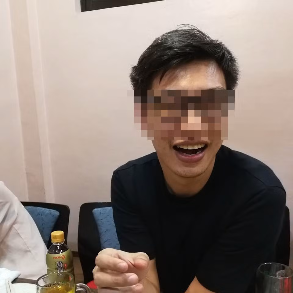 Cụ thể trên trang cá nhân, CEO người Nhật đã chia sẻ: "Starbucks ở Hà Nội gần đây ngày càng ngày nhiều các tài xế Grabfood với bộ dạng bẩn thỉu lui tới. Định nghĩa về không gian riêng tư mà Starbuck đang hướng tới đang dần bị phá vỡ. Phía cửa hàng có lẽ nên xem lại thế nào đi thì hơn. Không gian thư giãn với xu hướng cao cấp đồng nhất trên toàn thế giới đang dần mất đi đấy".