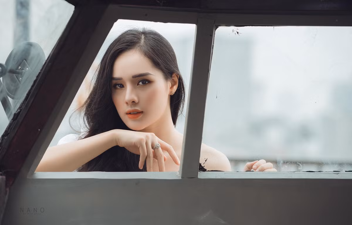 Đứng trước những bàn tán xôn xao từ dư luận Huyền Trang cho biết cô và chàng người yêu có biệt danh "Đại Osca" không bận tâm tới những ý kiến trái chiều. Cô khẳng định chuyện tình cảm của cả hai vẫn tốt đẹp.