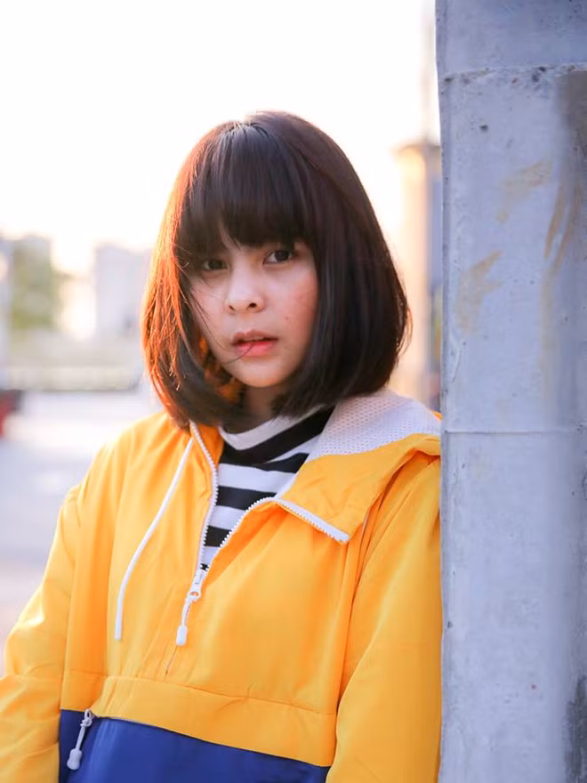 Kiaopoon tốt nghiệp chuyên ngành Báo chí tại Đại học Bangkok (Thái Lan). Hot girl làng báo được yêu mến nhờ vóc dáng nhỏ bé, nụ cười rạng rỡ và gương mặt xinh xắn.