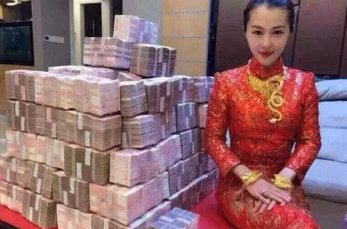 Choang vang nhin co dau Trung Quoc khoe cua hoi mon sieu khung