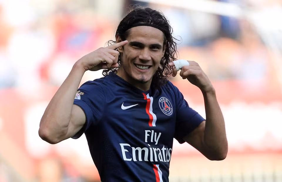 Trường hợp của Cavani đúng theo dạng "kẻ ăn không hết người lần chẳng ra". Nhưng chân sút người Uruguay lại là mẫu cầu thủ mà Man United đang cần với lối chơi mạnh mẽ, ranh mãnh và khả năng săn bàn nhạy bén.