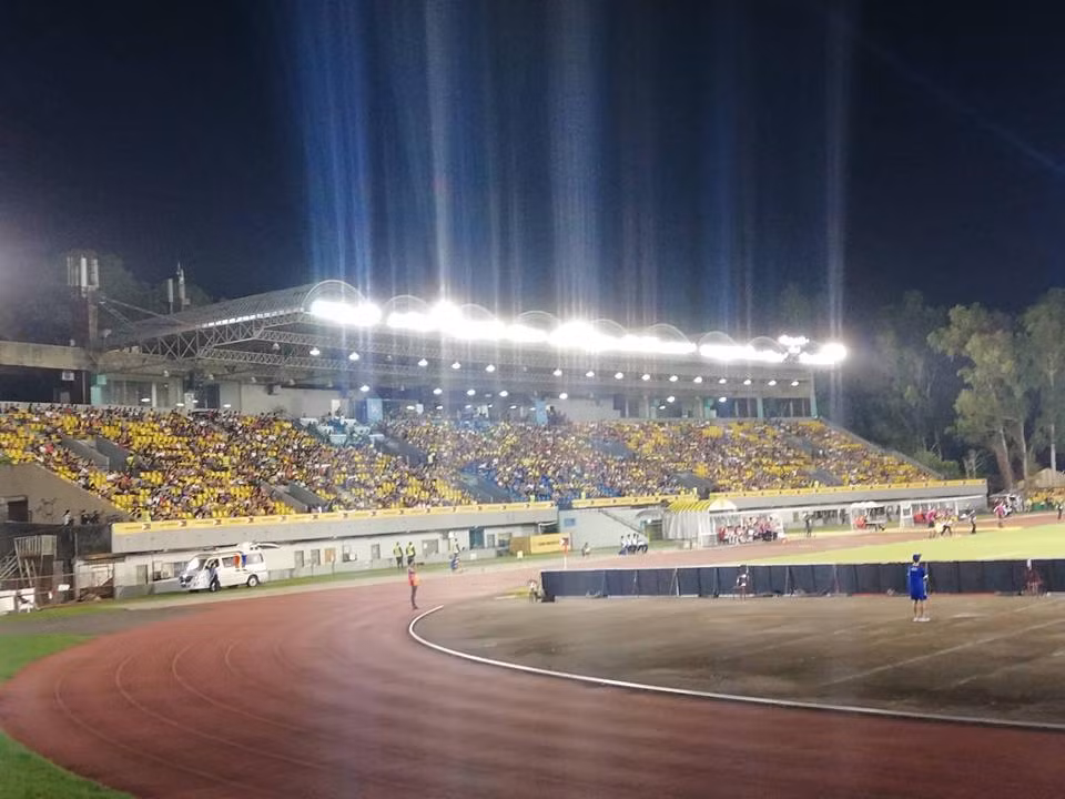 Mặc dù Philippines có 3 điểm lịch sử trước Singapore, tuy nhiên màn chào sân của đội chủ nhà chỉ đón vỏn vẹn 4327 khán giả dù họ có được 1 HLV tầm cỡ thế giới dẫn dắt tại AFF Cup 2018 đó là Sven-Goran Eriksson.
