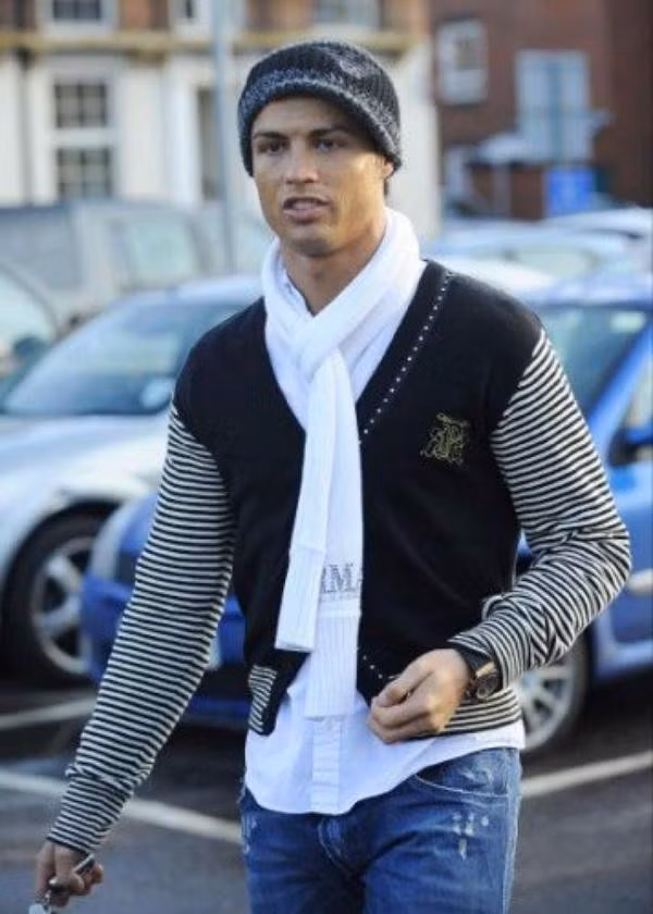 Cách ăn mặc làm phá cơ thể cường tráng của Cris Ronaldo.