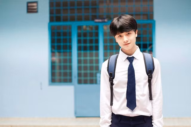 Theo tìm hiểu, anh chàng được nhắc tới đó là Nguyễn Đình Thắng (sinh năm 1998) hiện đang là sinh viên ngành Kiến Trúc, trường Đại học Kiến Trúc Hà Nội.