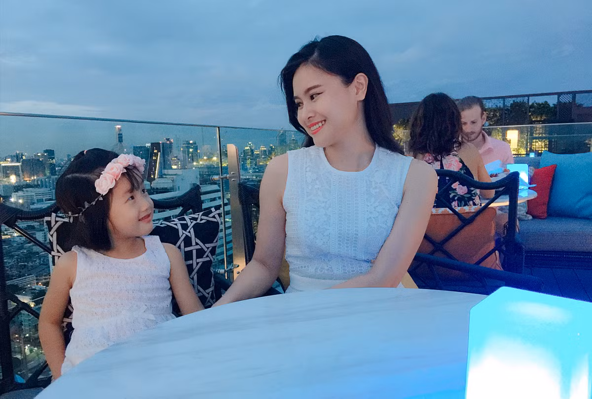 Những khoảnh khắc vô cùng đáng yêu của bà mẹ trẻ Khánh Ly và cô con gái tài năng Phạm Mina.