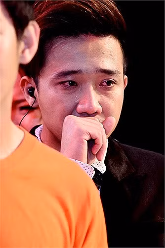 Anh thường khóc mỗi khi chia tay một thí sinh nào đó.