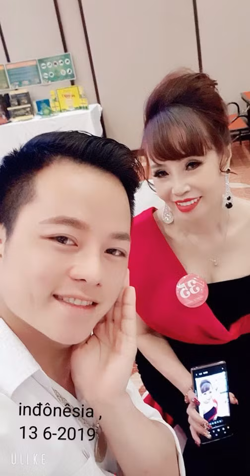 Bẵng đi 1 thời gian, mới đây cặp đôi đũa lệch lại tạo sóng trên MXH khi bất ngờ xuất hiện tại một cuộc thi Hoa hậu ở Indonesia.