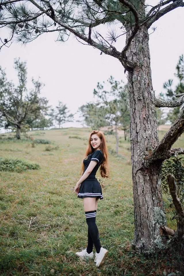 Được mọi người gọi với biệt danh "hot girl có vòng eo 58", Nam Trân sở hữu dáng vóc cân đối, thon gọn và quyến rũ với chiều cao 1,65m, số đo 3 vòng là 83-58-92. Đặc biệt, cô nàng này luôn được so sánh với đàn chị đi trước là "nữ hoàng nội y" Ngọc Trinh.