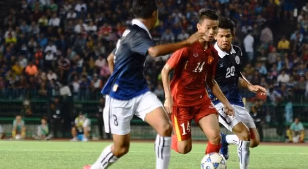 Đối thủ của U16 Việt Nam tại vòng bán kết U16 ĐNA là các cầu thủ chủ nhà Campuchia (đội đứng thứ hai của bảng đấu đối diện). Trước trận đấu, BHL của U16 Việt Nam đã phân tích và chia sẻ băng hình thi đấu của các cầu thủ Campuchia. Từ đó họ đã xác định được lối chơi của đội bạn và chọn cho mình lối chơi riêng.