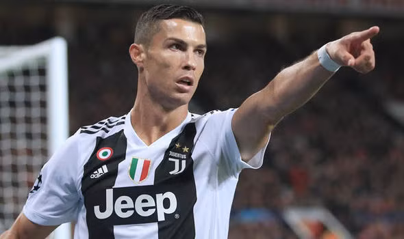 Cựu Giám đốc thể thao Milan, ông Marco Fasson xác nhận đã đàm phán chiêu mộ Cris Ronaldo vào hè 2017, thời điểm ngôi sao người Bồ rất muốn ra đi nhưng thương vụ này đổ vỡ do vấn đề tài chính.