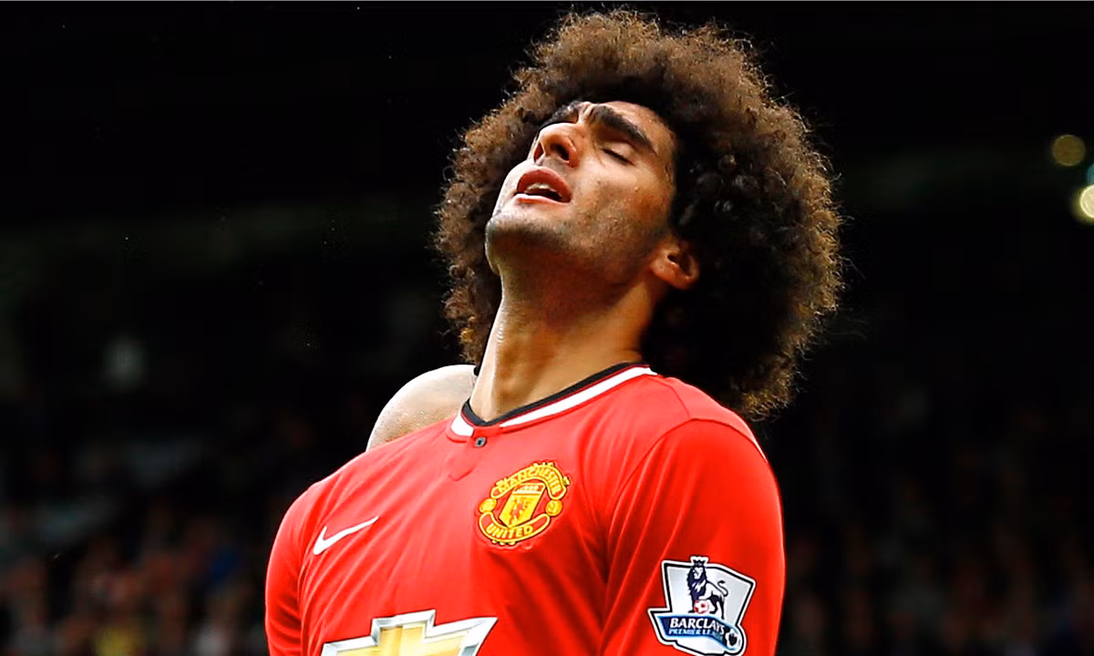 Marouane Fellaini cũng là một cầu thủ gốc Bỉ đang dần đánh mất mình tại giải Ngoại hạng Anh. Từ lúc chuyển sang Man United từ Everton, chưa bao giờ tiền vệ cao kều 1m95 này có thể tìm lại phong độ xuất sắc như ở sân Goodison Park.