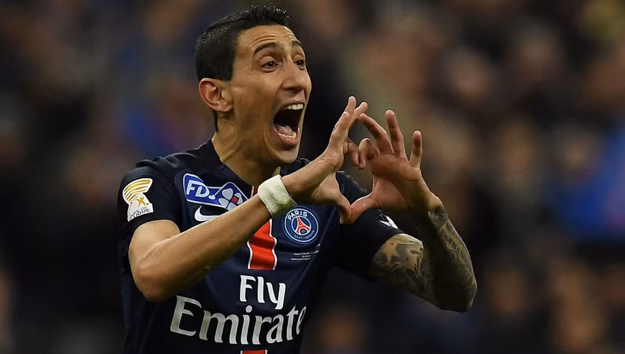 Angel Di Maria tới Man United với kì vọng sẽ khỏa lấp được hình bóng của Cris Ronaldo. Thế nhưng, những ngày tại sân Old Trafford của siêu sao bóng đá này quả là tồi tệ. Quá chán trường khi không được trọng dụng, Di Maria đã bỏ tập, sang Qatar kiểm tra y tế và tuyên bố đầu quân cho Paris Saint-Germain bất chấp án kỷ luật của BLĐ Quỷ Đỏ.