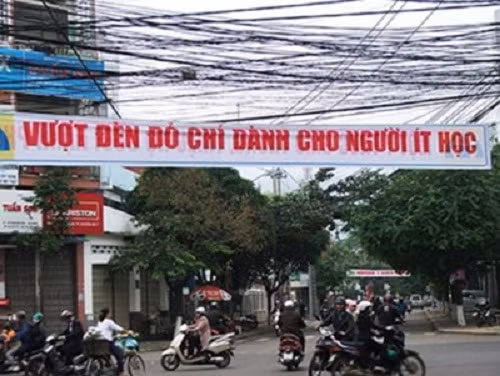 A day roi: BIen quang cao hai huoc, khau hieu bao dao chi co o Viet Nam