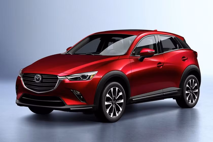 Mazda CX-3 Sport (20.390 USD): Là một trong những mẫu xe tốt nhất trong phân khúc của mình, CX-3 Sport được trang bị hệ thống thông tin giải trí Mazda Connect qua màn hình cảm ứng 7 inch, camera chiếu hậu và khối động cơ SkyActiv-G 2.0L cho công suất 148 mã lực. Xe có mức tiêu thụ nhiên liệu ấn tượng là 6,92 lít/100 km trên đường cao tốc. Tuy vậy, điểm hạn chế của CX-3 Sport là dung tích khoang hành lý chỉ đạt con số khiêm tốn là 351 lít.