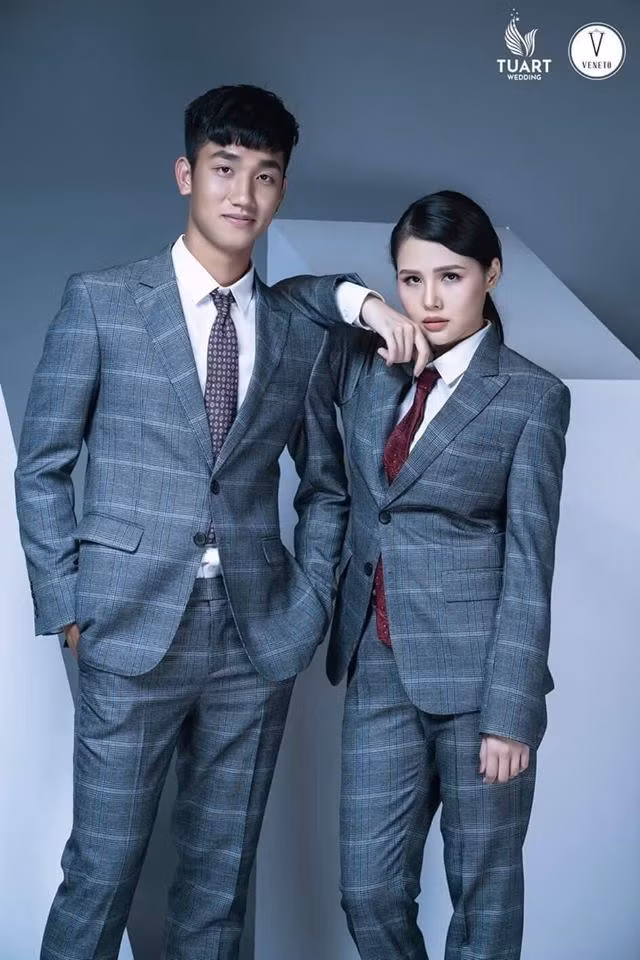 Bạn diễn của tiền vệ đội tuyển U23 Việt Nam trong bộ ảnh thời trang mới đó là người mẫu Lê Phương Anh.