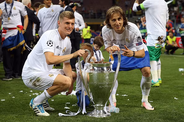 Jose Mourinho đang ráo riết tìm kiếm người thay Michael Carrick và Fellaini và hai cái tên được nhắm tới đó là Toni Kroos và Luka Modric. Ảnh Goal