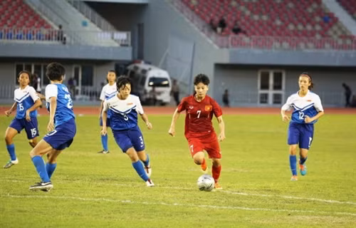  ĐT Việt Nam đến với giải bóng đá nữ ĐNA 2016 được tổ chức tại Myanmar với sự chuẩn bị khá kĩ lưỡng. Mục tiêu cao nhất mà thầy trò HLV Mai Đức Chung hướng đến đó là chinh phục chiếc cúp vàng danh giá. Ảnh: Petrotimes.