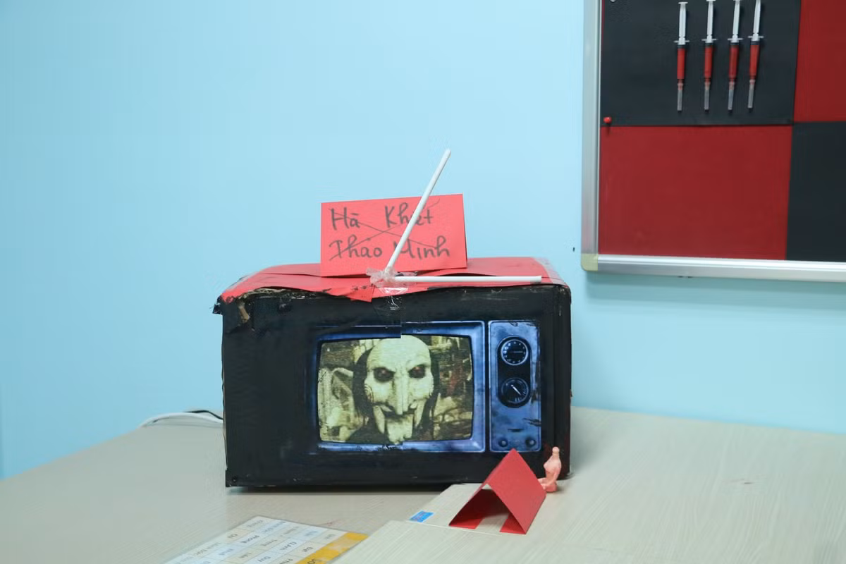 Phía dưới bài đăng của các học sinh trường FPT chuẩn bị cho mùa Halloween năm nay, nhiều dân mạng bày tỏ sự thích thú. Bên cạnh đó, không ít lời khen cho sự sáng tạo của các bạn trẻ.