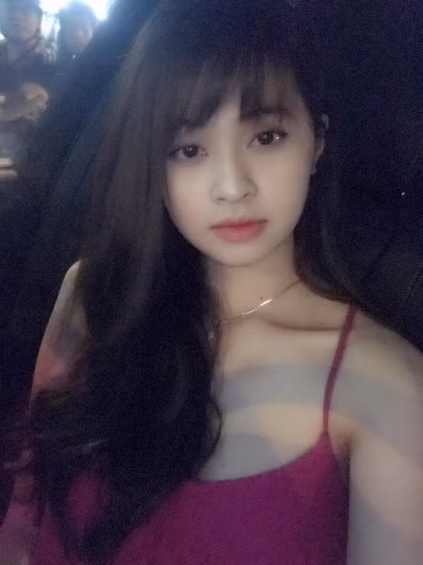 Nhờ sở hữu gương mặt xinh đẹp, vóc dáng gợi cảm cùng chút khả năng diễn xuất, Ngọc Miu nhanh chóng trở thành gương mặt khá đắt khách với những show diễn thời trang và MV của các ca sĩ.