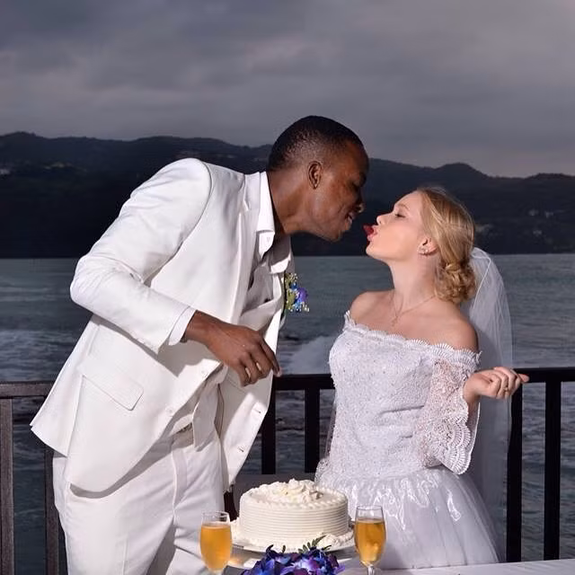 Đầu năm 2015, Ekaterina và Stevens đã đi chụp ảnh cưới tại đảo Caribe và tổ chức đám cưới tại hòn đảo xinh đẹp này. Ảnh: FBNV.