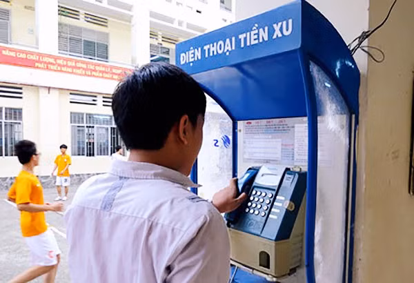 Trong bài chia sẻ của mình, cựu học sinh của trường THPT Nguyễn Khuyến có đại ý rằng đây là ngôi trường đặt nặng vấn đề thành tích và chỉ có học và học mới tồn tại được trong môi trường của trường nội trú liên cấp này.