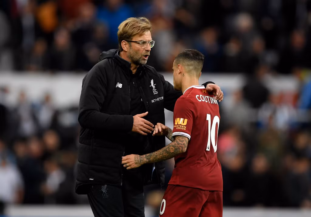 Real cũng nhăm nhe giành Coutinho. Theo tờ Mundo Deportivo của Tây Ban Nha, các quan chức của Real Madrid đã nói chuyện với Liverpool về tình hình của Philippe Coutinho. Nguồn tin này cho biết, Real có ý định ký kết với Coutinho vào mùa Hè năm tới, so với việc Barcelona muốn ngôi sao người Brazil trong tháng Giêng. Ảnh: Mundo Deportivo