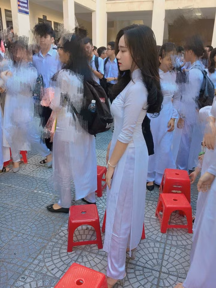 Tim ra nu sinh 10X gay thuong nho trong ta ao dai