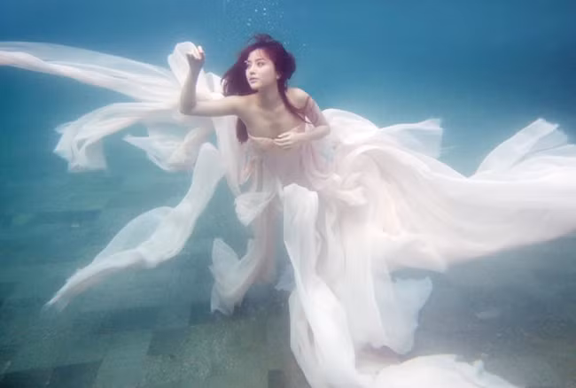Ngoài được biết là một ca sĩ, Bích Phương còn được nhiều người phong danh hiệu là hot girl bởi vẻ đẹp khiến vạn người phải mê mẩn.